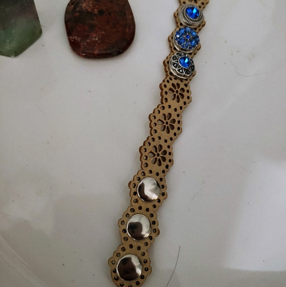 Magnolia and Vine | Tan Bracelet Blue Silver Snaps - Picture 6 of 8